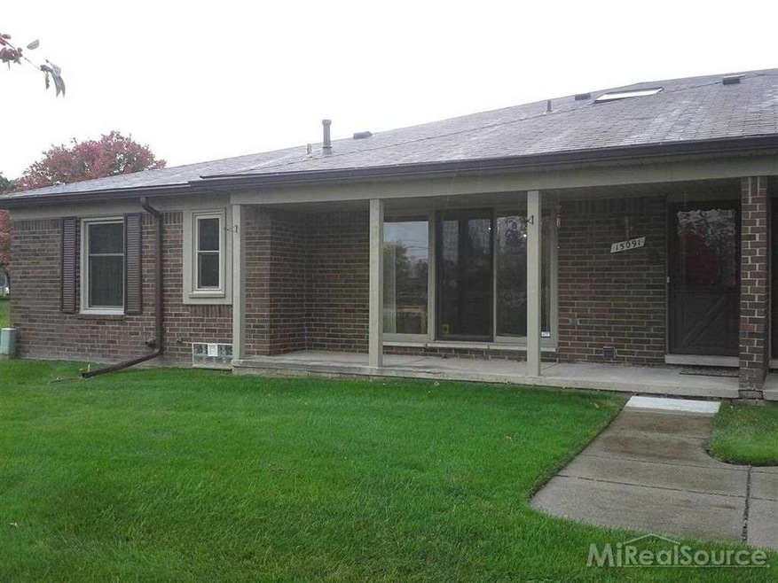 Lovely ranch style condo in ideal location for sho