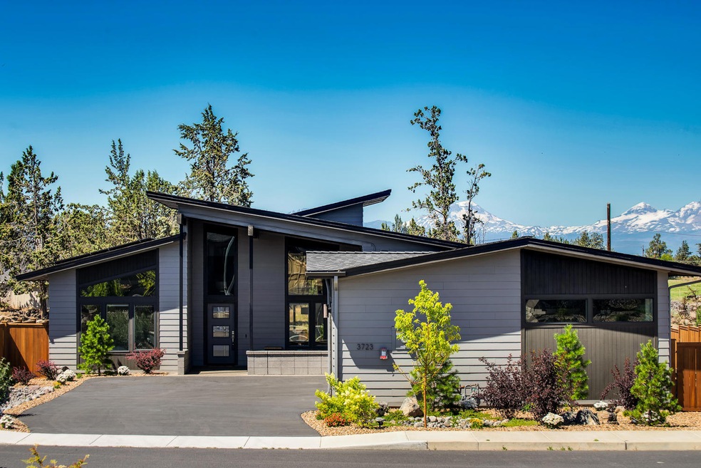 3723 SW 47th St, Redmond, OR 97756 - photo 1