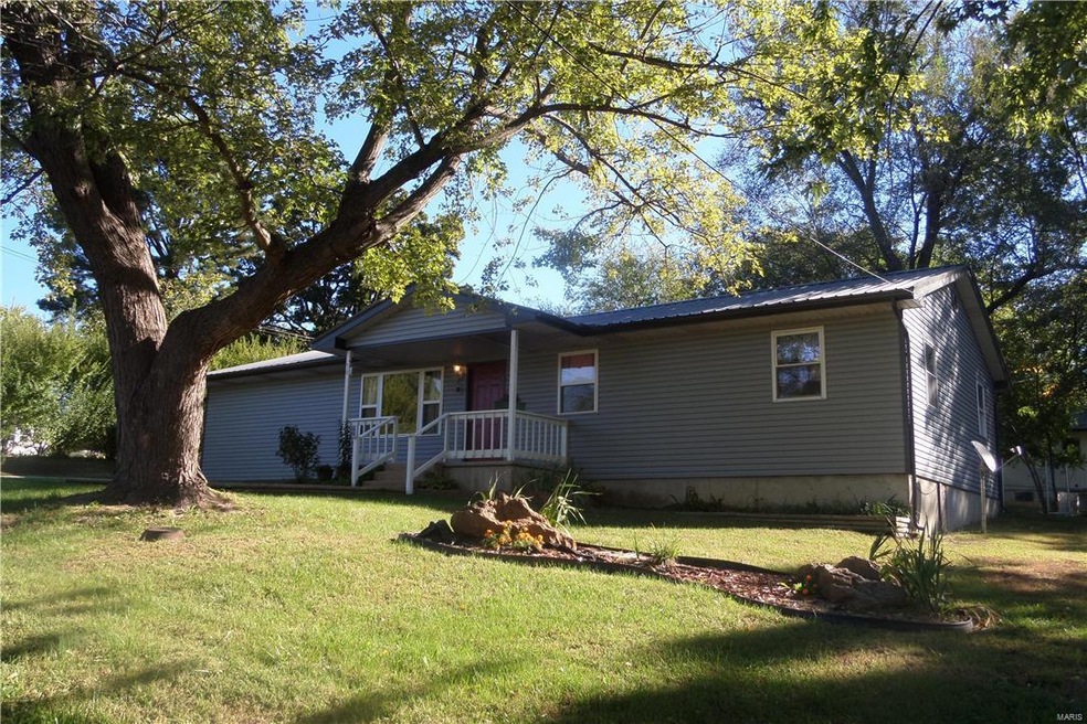 301 N Locust St, Dixon, MO 65459 - photo 1