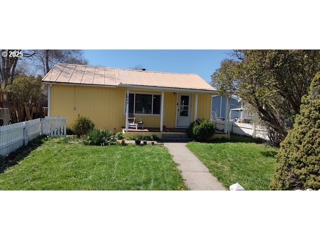 289 Ingle St, Mount Vernon, OR 97865 - photo 1