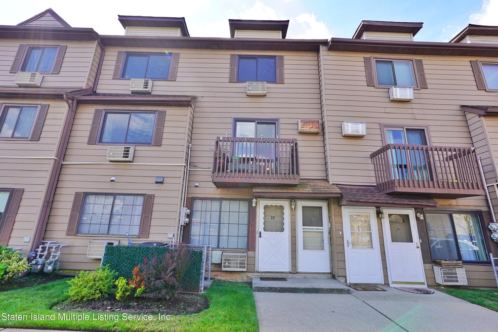 22 Gardenia Ln unit 94, Staten Island, NY 10314 - photo 1