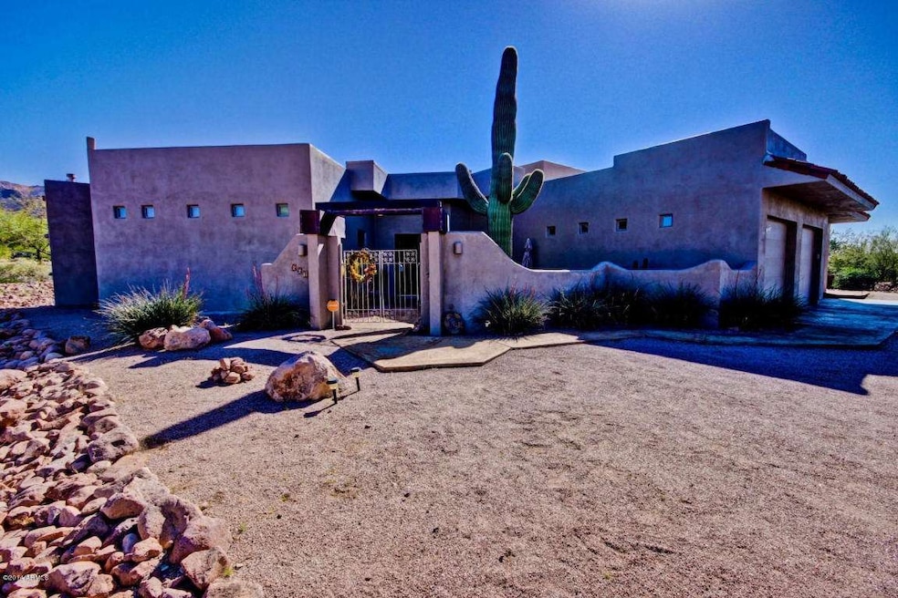 Territorial/Santa Fe House