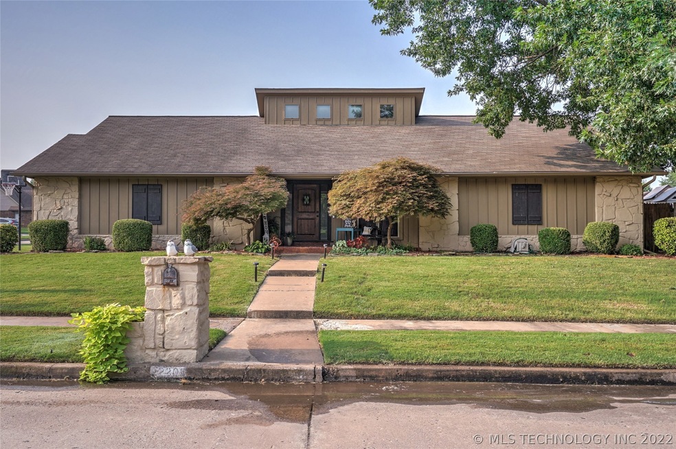 2209 W Quincy St, Broken Arrow, OK 74012 - photo 1