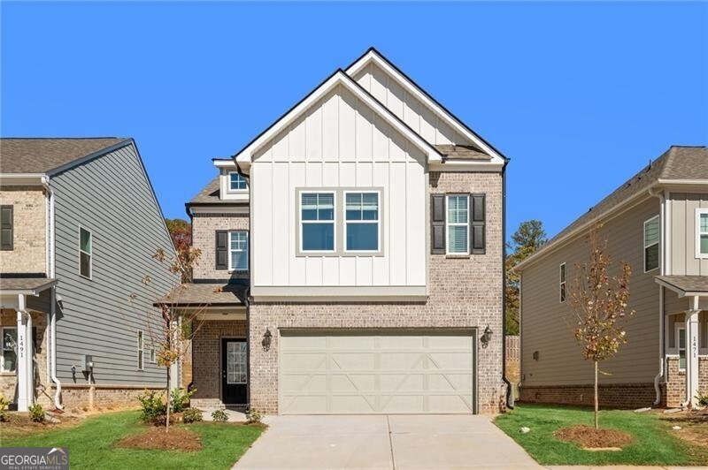 Craftsman-style home featuring a front yard and a 