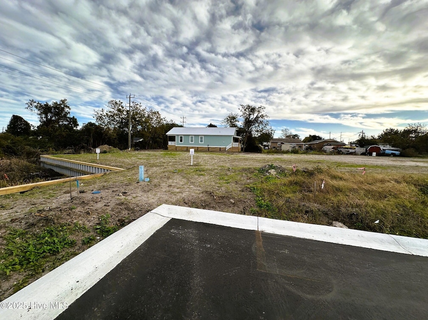 2403 Ferabee St, Morehead City, NC 28557 - photo 1
