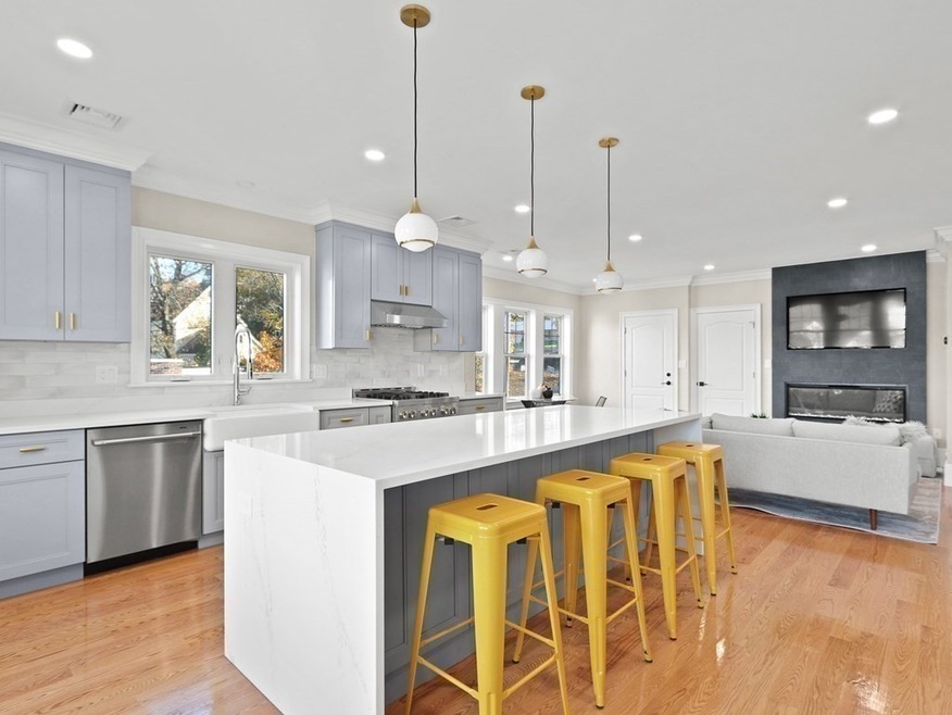 32 Massachusetts Ave unit Lower/Duplx, Lexington, MA 02420 - photo 1