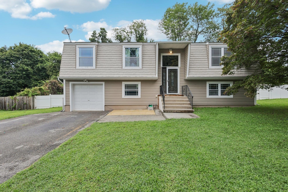 510 MacNary Rd, New Windsor, NY 12553 - photo 1