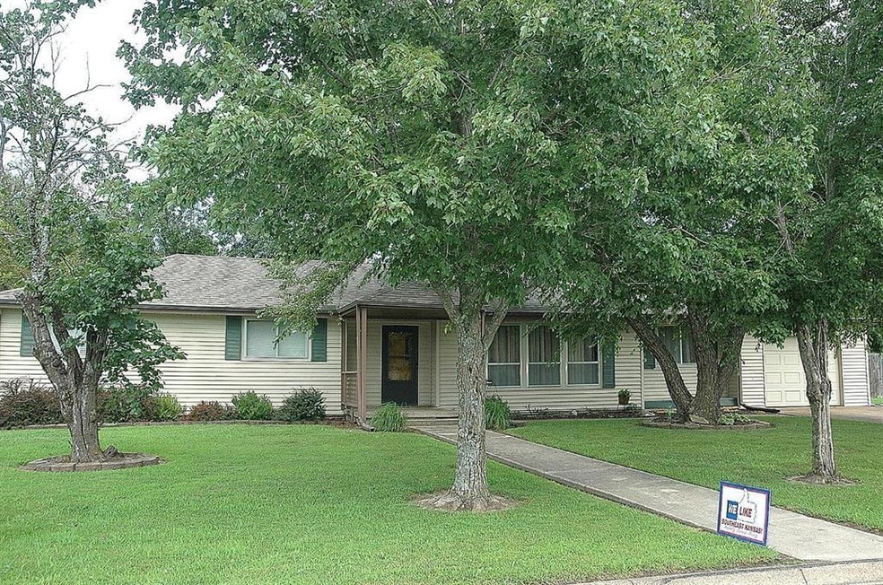 1200 S 29th St, Parsons, KS 67357 - photo 1