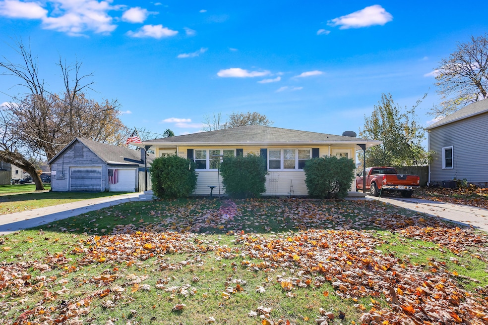 4211 Conroe St, Manitowoc, WI 54220 - photo 1