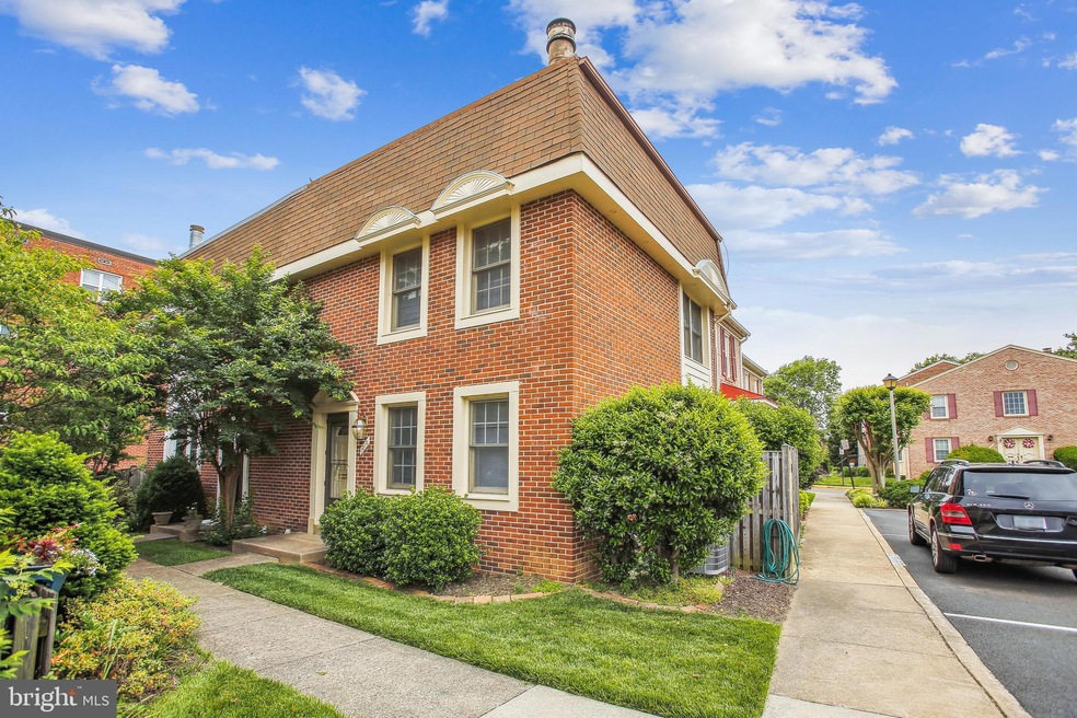 1310 Chetworth Ct, Alexandria, VA 22314 - photo 1