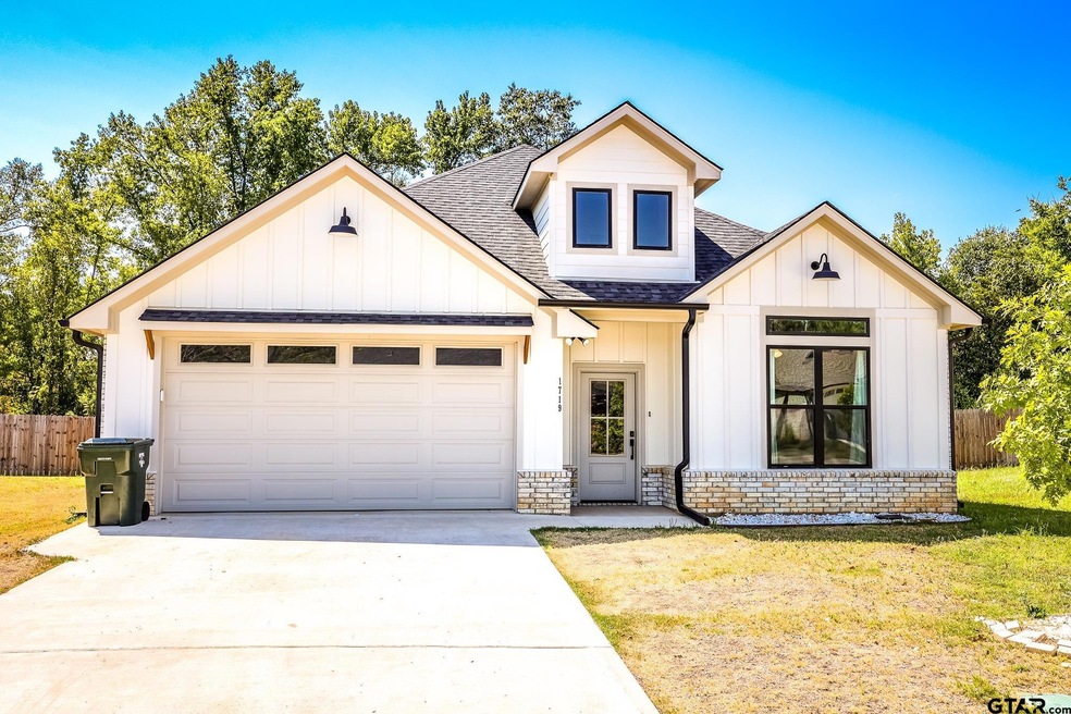 1719 Alamo Crossing Rd, Tyler, TX 75701 - photo 1