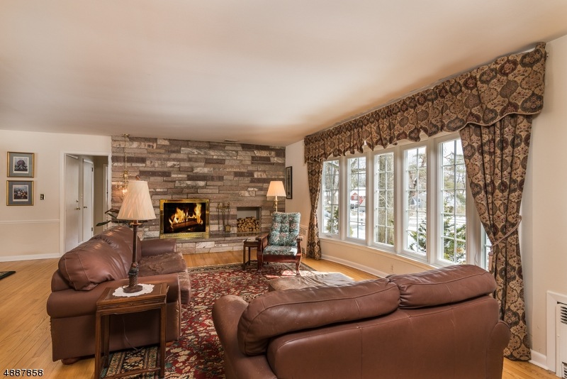 683 Highview Dr, Wyckoff, NJ 07481 - photo 1