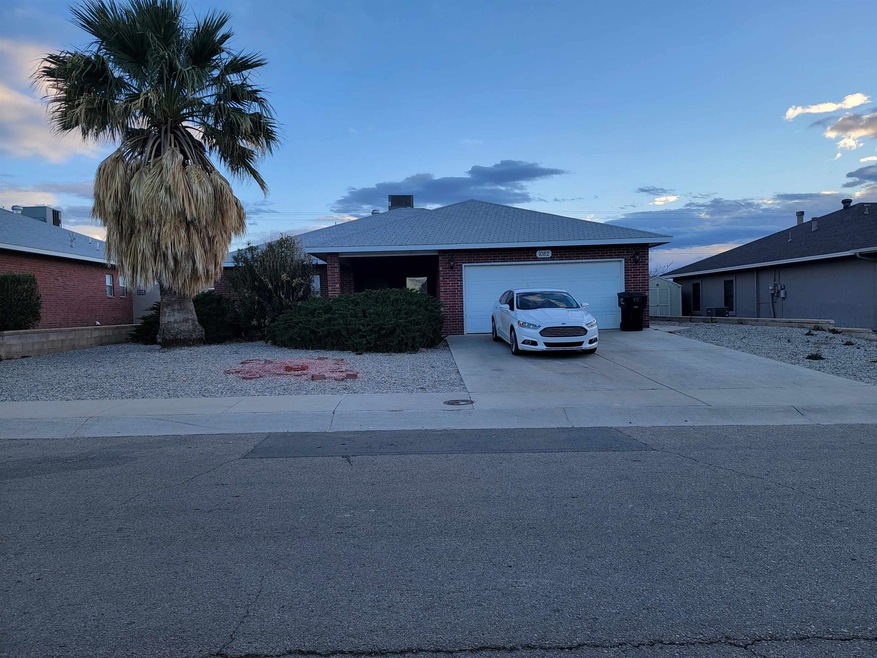 1082 Mimosa Ave, Alamogordo, NM 88310 - photo 1