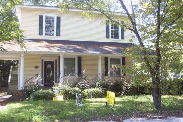 403 Gaskin Ave S, Douglas, GA 31533 - photo 1