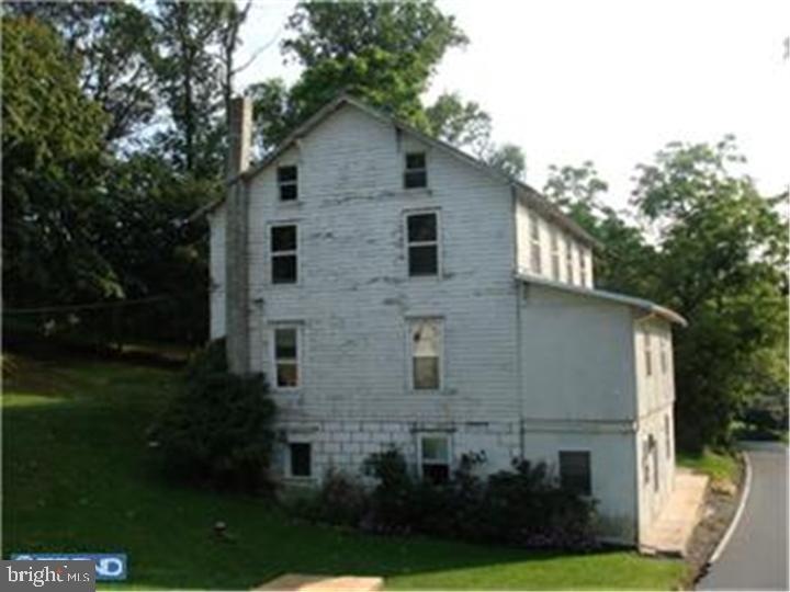 213 Freemansville Rd, Reading, PA 19607 - photo 1