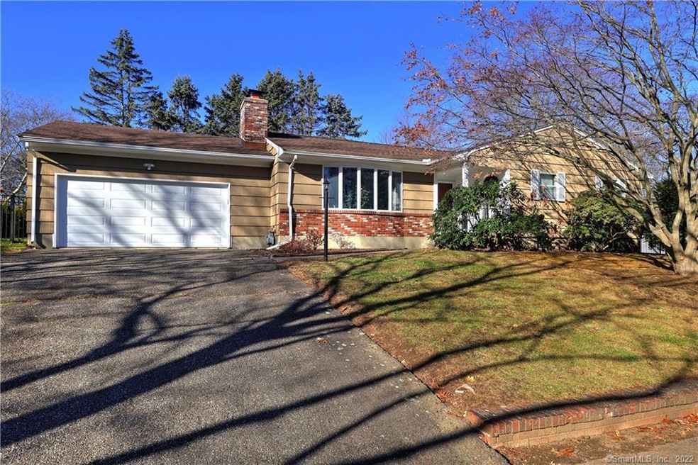 40 Carriage Dr, Stratford, CT 06614 - photo 1