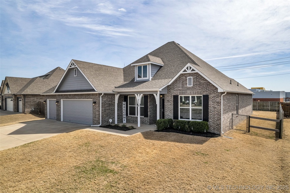 7119 E Oak Ridge St, Broken Arrow, OK 74014 - photo 1