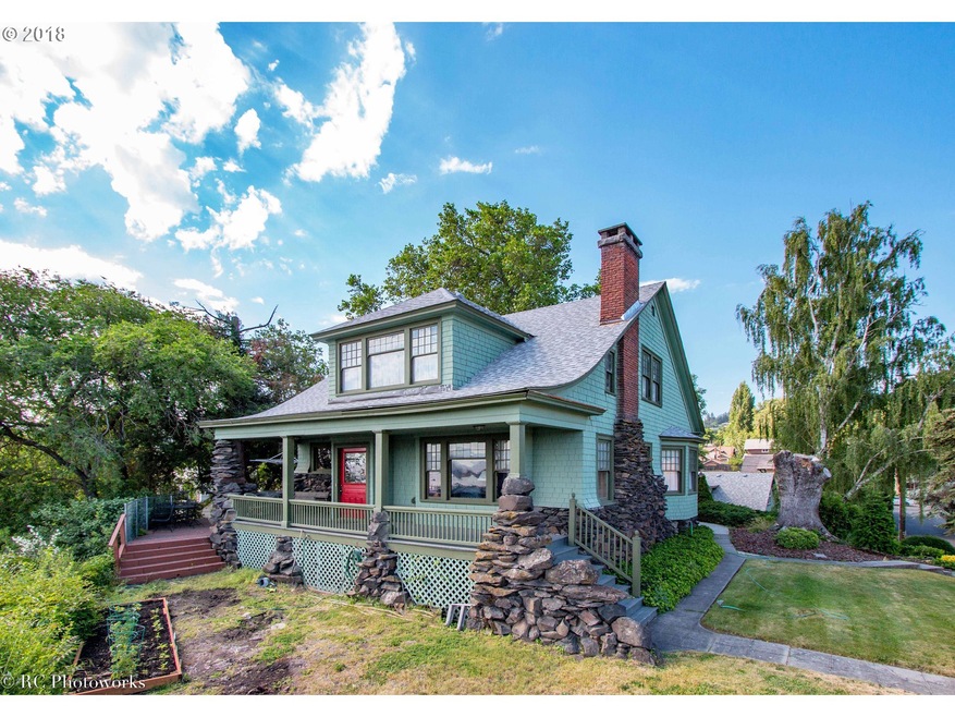 504 E 5th St, the Dalles, OR 97058 - photo 1