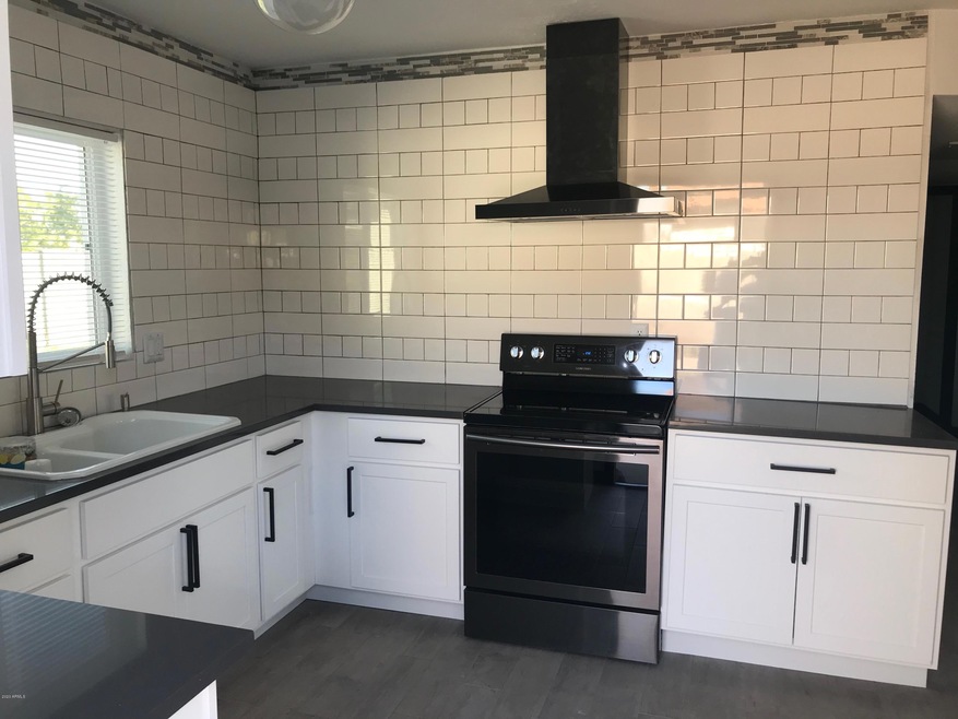 2001 N 57th Dr, Phoenix, AZ 85035 - photo 1