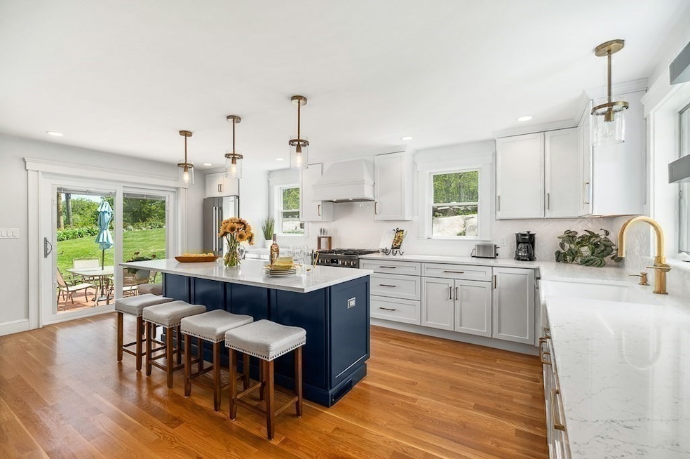 Sold $1,285,000 • Co-Listing Agent