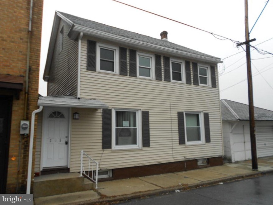 205 E Kline Ave, Lansford, PA 18232 - photo 1