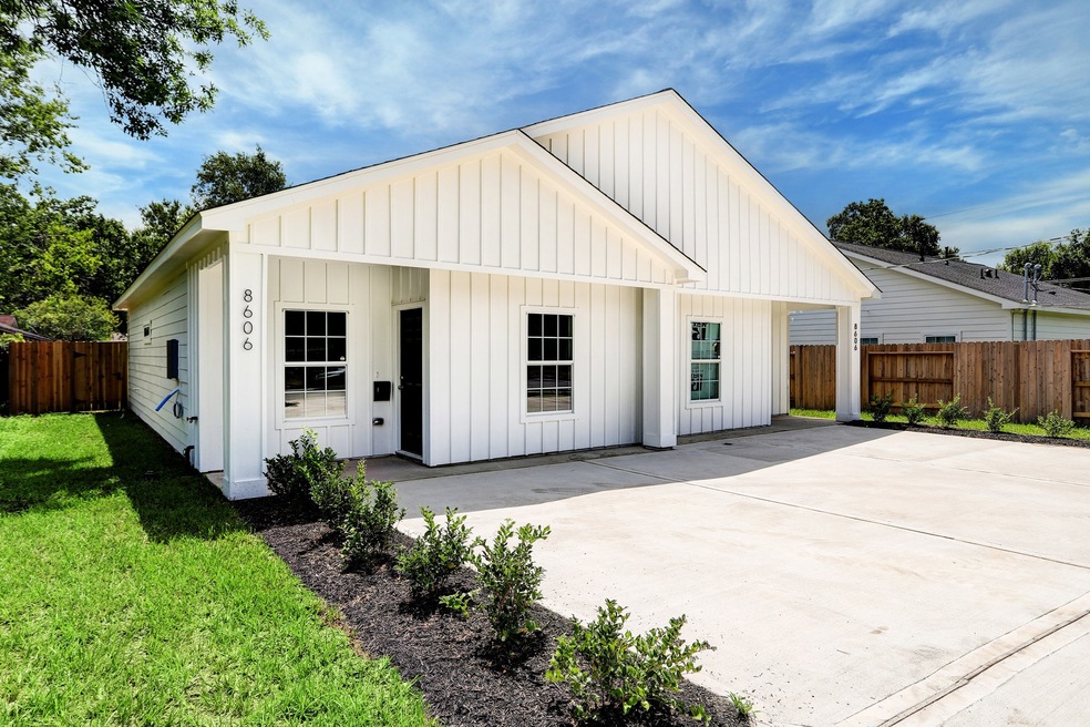 8606 Lockwood Dr unit A, Houston, TX 77016 - photo 1