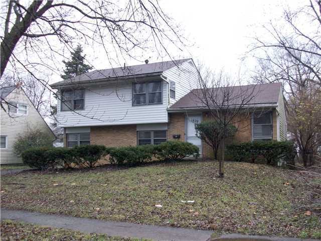 1620 Simpson Dr, Columbus, OH 43227 - photo 1