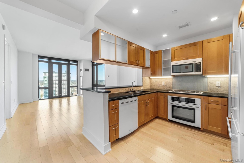 Trump Plaza Residences unit 2108, New Rochelle, NY 10801 - photo 1