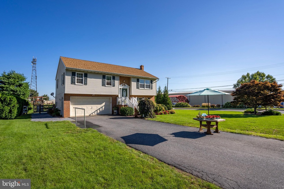 703 Walnut St, New Holland, PA 17557 - photo 1