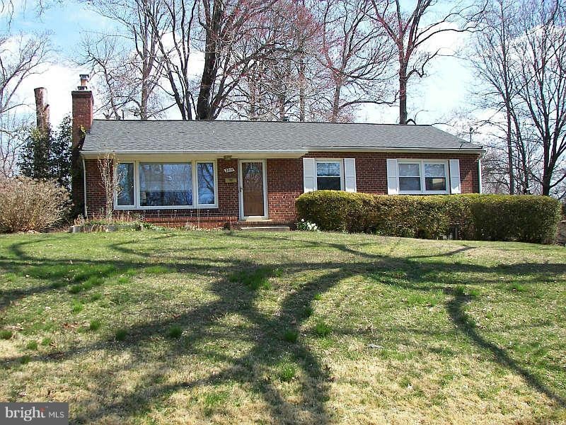 2219 Primrose Dr, Falls Church, VA 22046 - photo 1