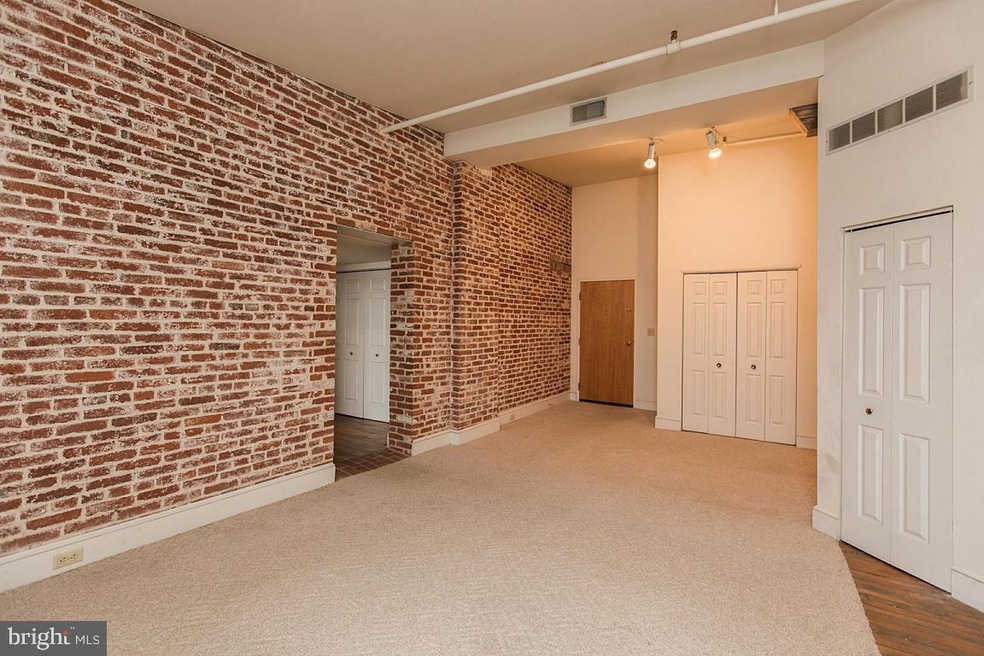 231 N Shippen St unit 421, Lancaster, PA 17602 - photo 1