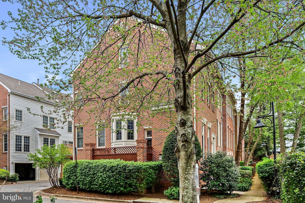 2422 Garnett Dr, Alexandria, VA 22311 - photo 1