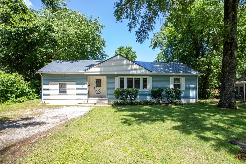 1004 Evins St, Manchester, TN 37355 - photo 1