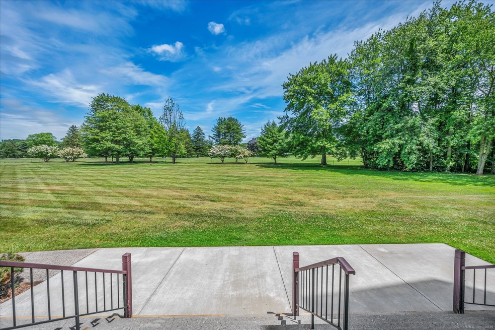 107 Putter Dr unit 612, Wallingford, CT 06492 - photo 1