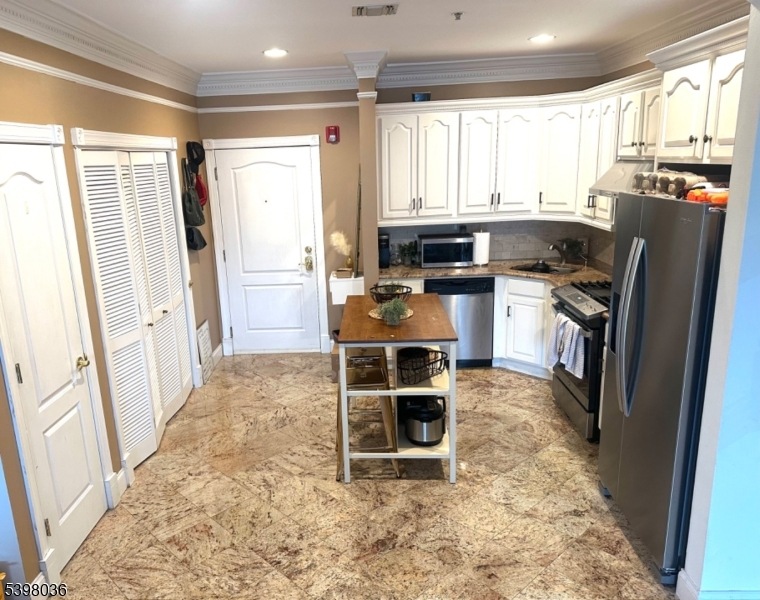 411-419 Chestnut St unit 2D, Newark, NJ 07105 - photo 1