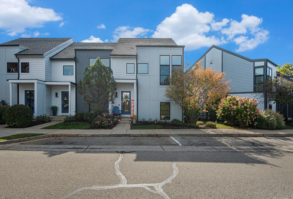2130 New Town Dr NE unit 21, Grand Rapids, MI 49525 - photo 1