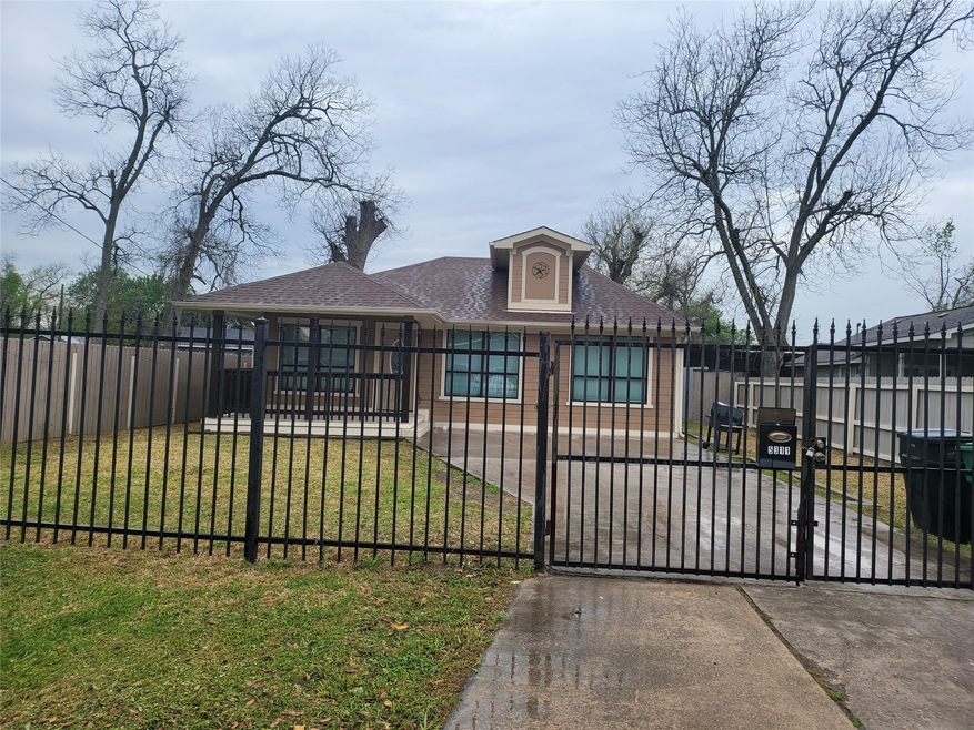 5311 Chapman St, Houston, TX 77009 - photo 1