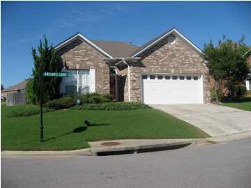 Low maintenance 4 sides Brick house with 2 car gar