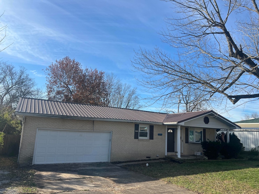 512 E Lindon St, Bolivar, MO 65613 - photo 1