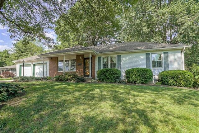 Charming 3 bed, 2.1 bath ranch on quiet street