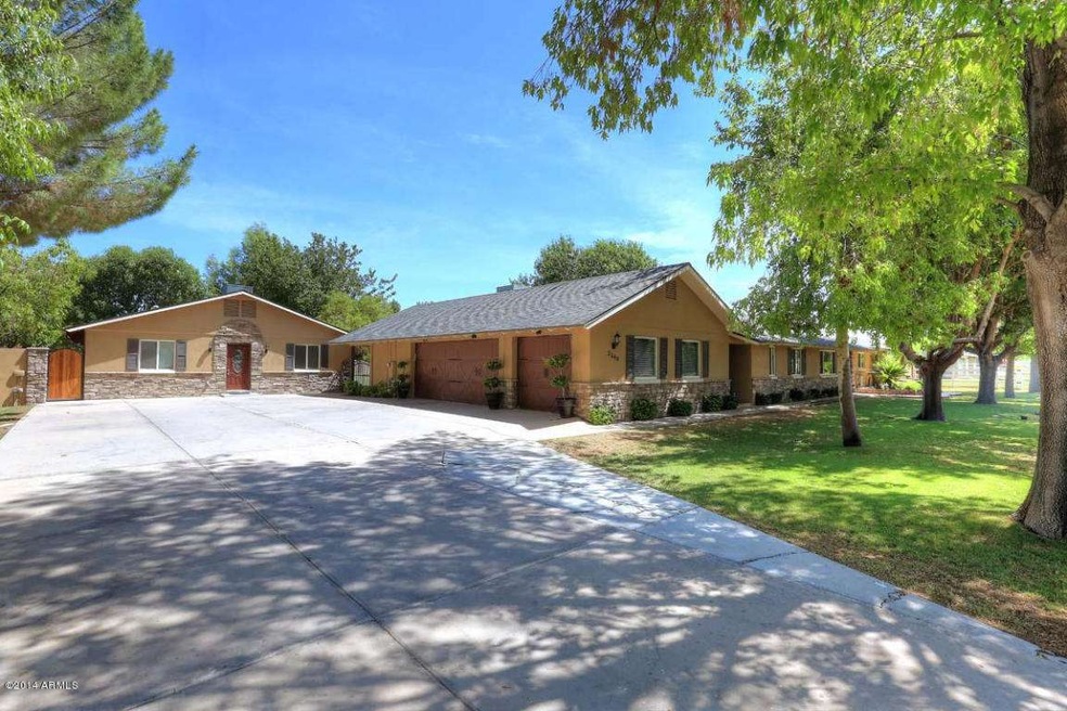 Front View & Side 3 Car Garage