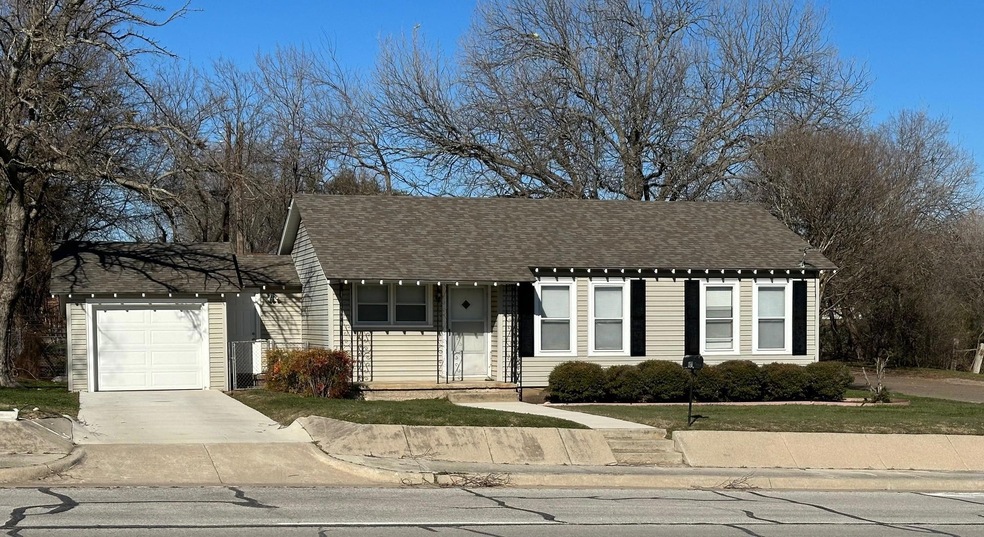 607 E Hale Ave, Decatur, TX 76234 - photo 1