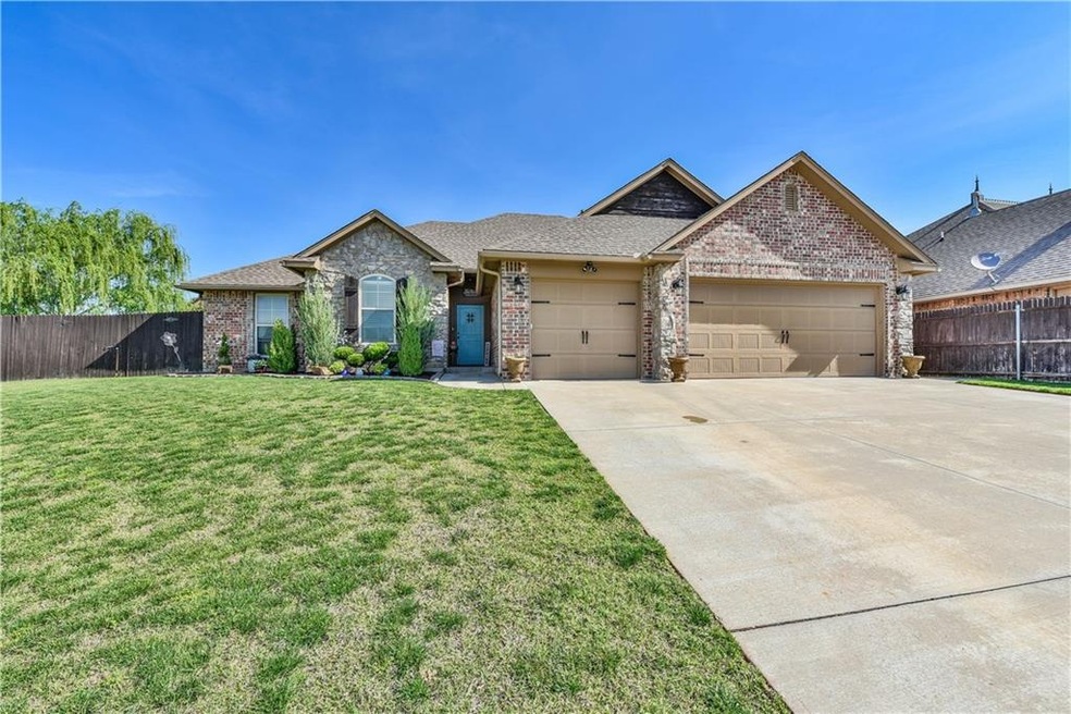 2617 SE 10th St, Moore, OK 73160 - photo 1
