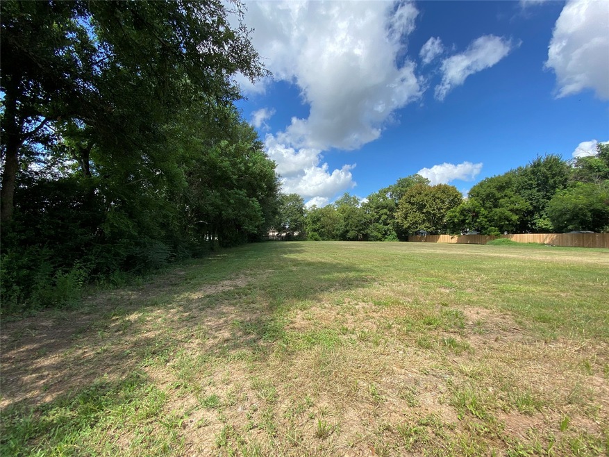 000 Walnut, Tomball, TX 77375 - photo 1