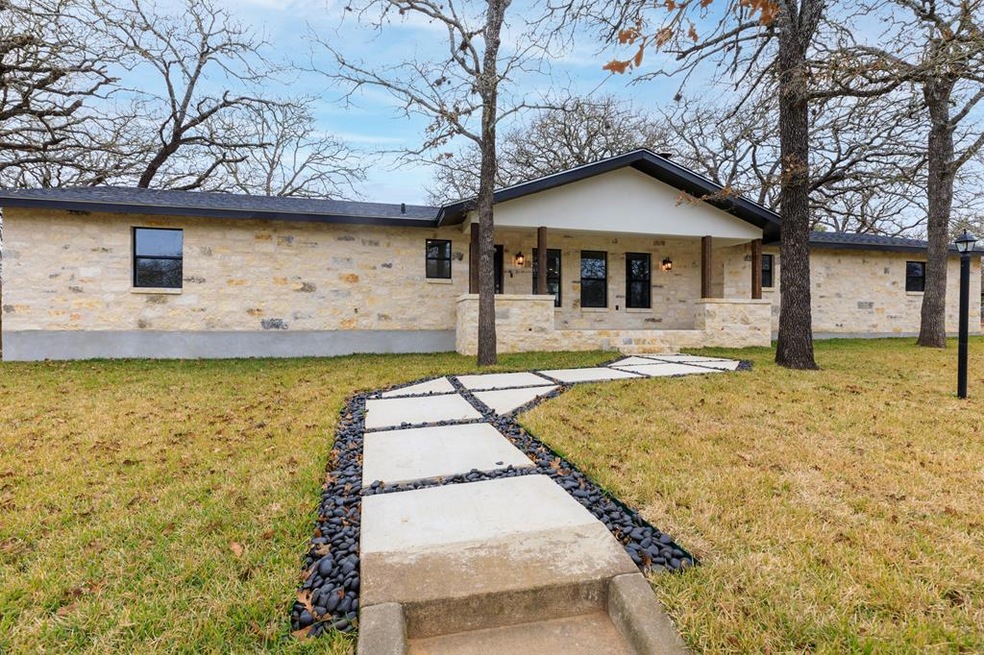 309 Tanglewood Dr, Fredericksburg, TX 78624 - photo 1