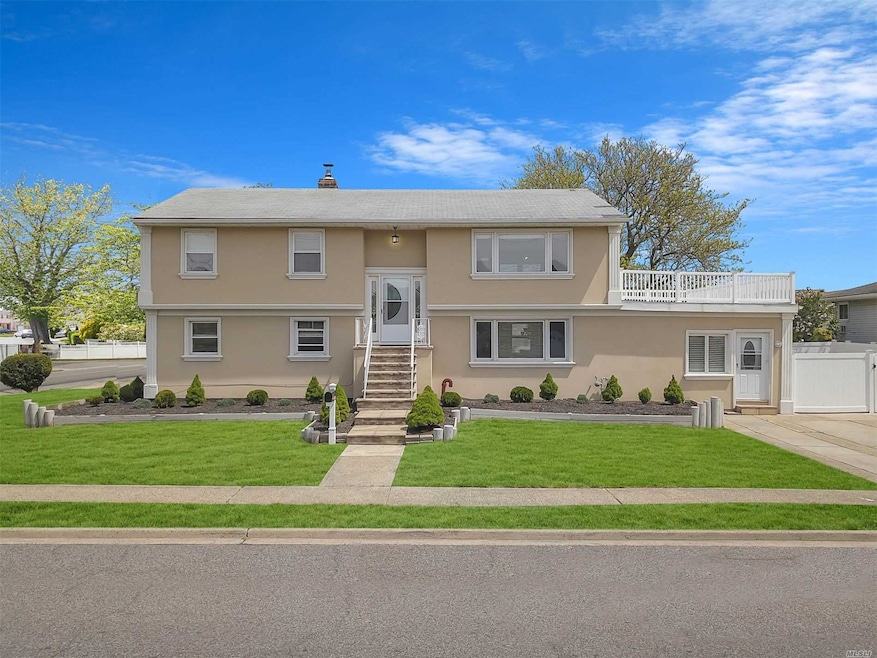 2737 Boundary Rd, Bellmore, NY 11710 - photo 1