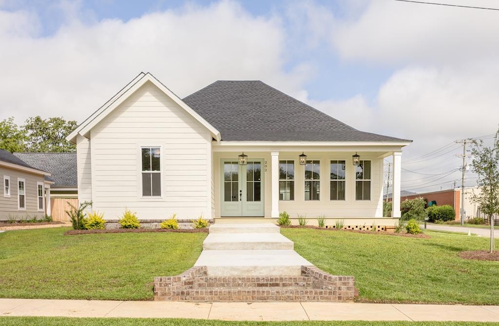 202 Lester St, Thomasville, GA 31792 - photo 1