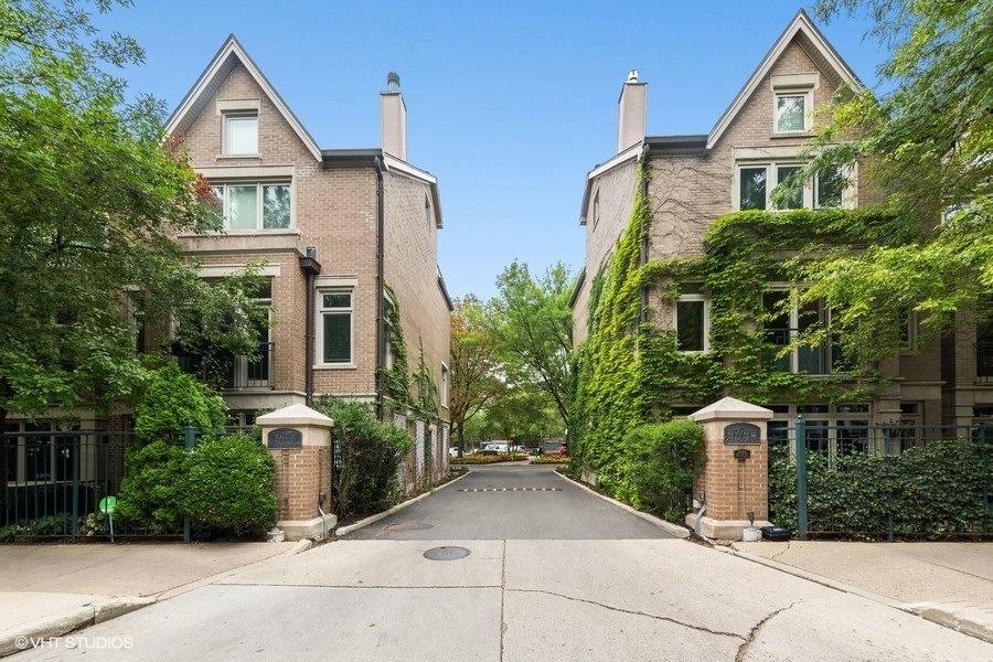 2704 N Southport Ave unit A, Chicago, IL 60614 - photo 1