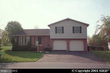 2754 Fillmore Dr, Chambersburg, PA 17201 - photo 1