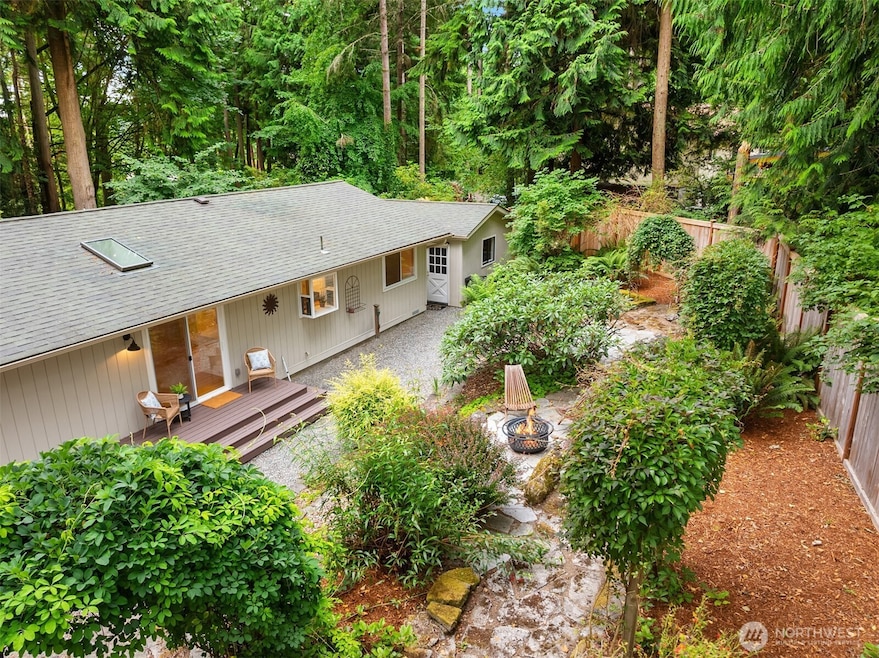 9820 NE Beach Crest Dr, Bainbridge Island, WA 98110 - photo 1